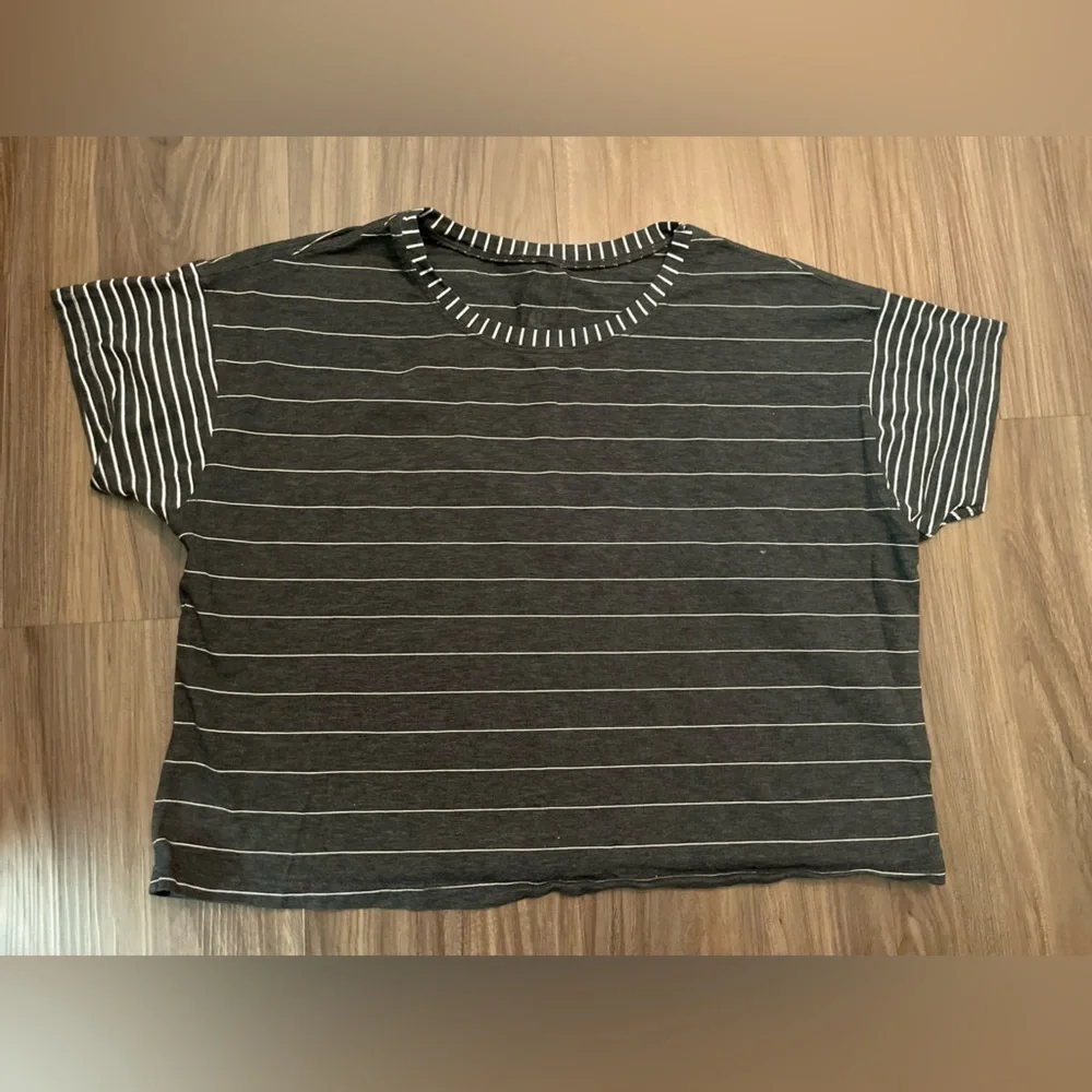 Lululemon Cates Tee Short Serve Stripe Heathered Black White size 6